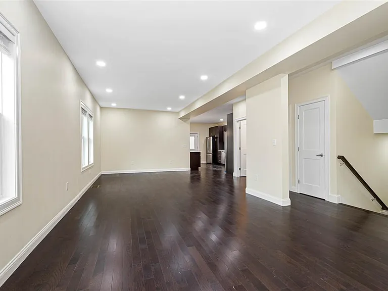 68 Winchester St #2 — Photo 10