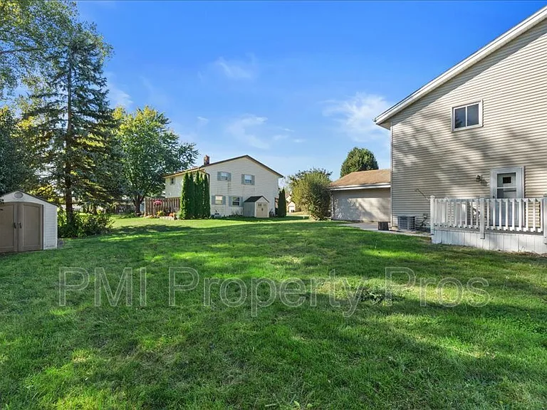 8148 S 88th St — Photo 38