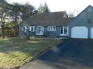 122 Old Common Rd, Wethersfield, CT 06109