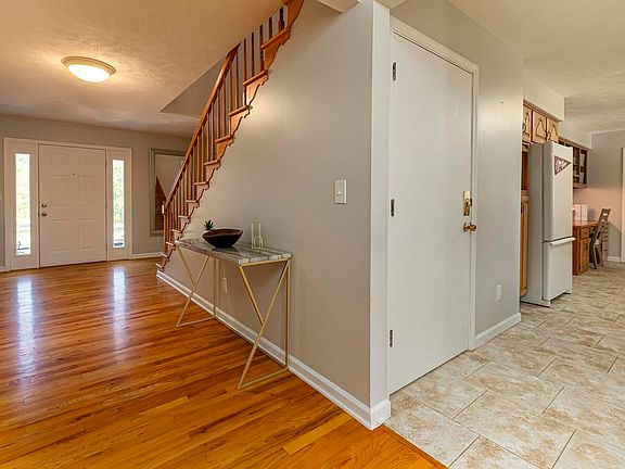 5th image of 24 Pinewood Dr
