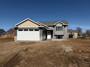 1635 Squirrel Way, New Richmond, WI 54017