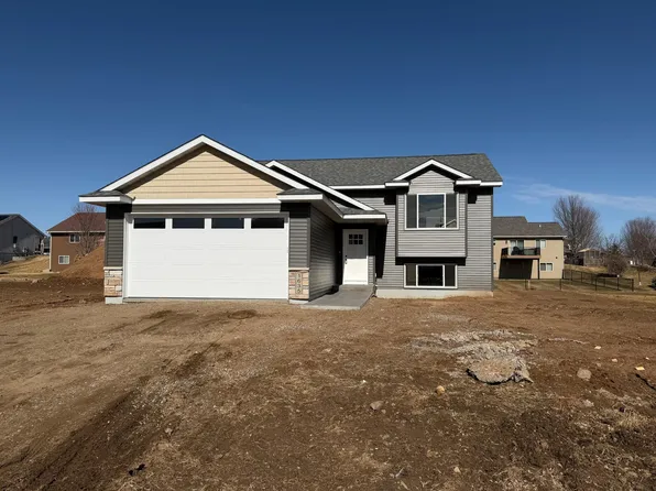1635 Squirrel Way, New Richmond, WI 54017