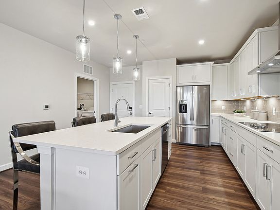 Spacious Island in the Gourmet Kitchen