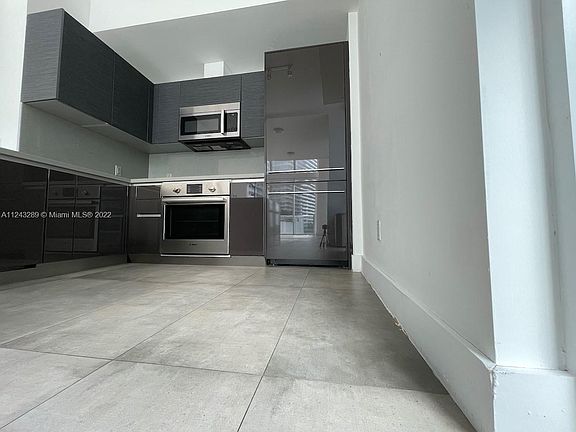 3rd image of 1080 Brickell Ave Unit 913