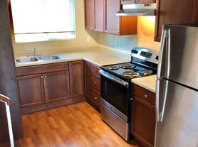 Alpine Village SAG115, 3 beds  1.5 baths (865 sqft)