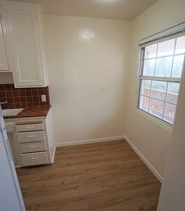 4th image of 840 Emerald St