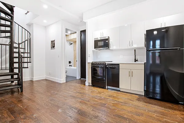 Rented by Safdie Realty Group | media 24