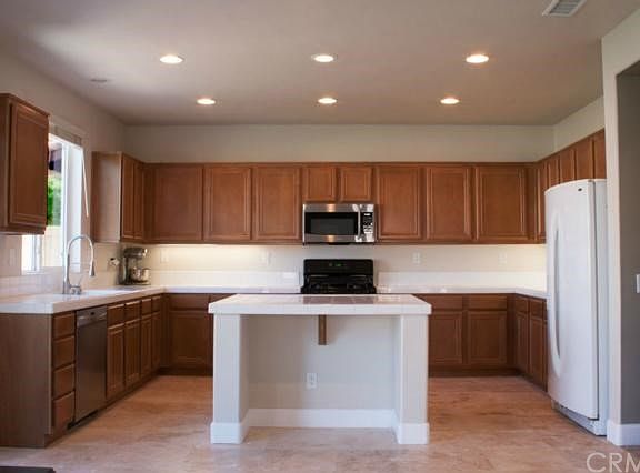 3rd image of 32383 Windemere Dr