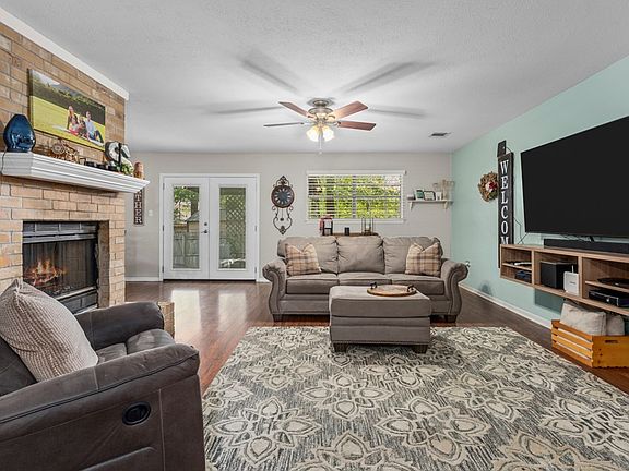 4th image of 404 Hickory Hill Dr