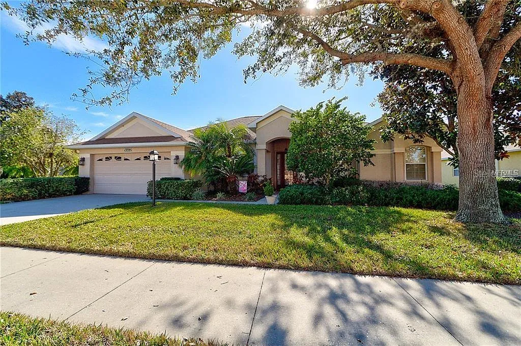 4 bed, 2551 sqft, $4,950 — Photo 2