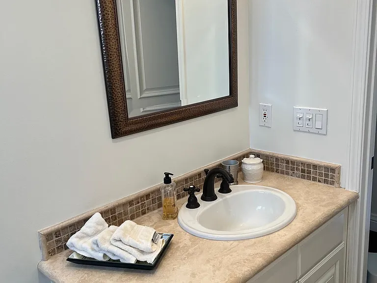 1821 Fairburn Ave — Photo 11