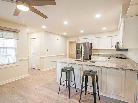 5th image of 112 Carriage Way