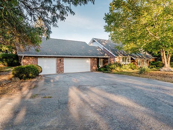 5th image of 73 Forest Hollow Dr