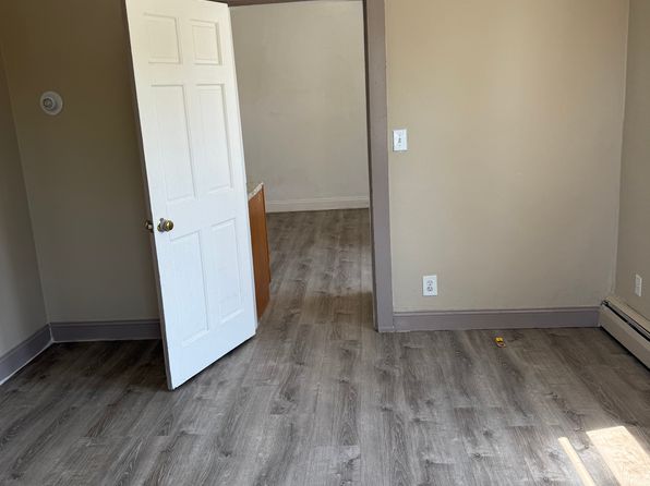 635 Fall River Ave #3B