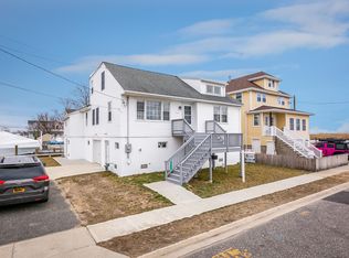 902 S 7th St FLOOR 1, Lindenhurst, NY 11757