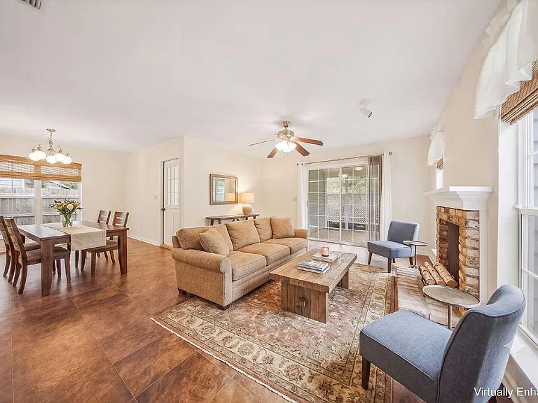 1402 Sturbridge Pl — Photo 4