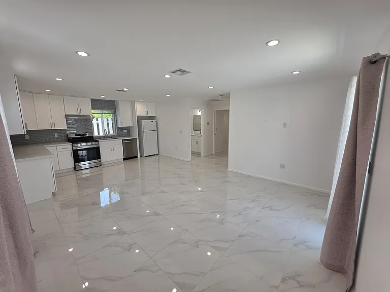 10924 Woodward Ave — Photo 6