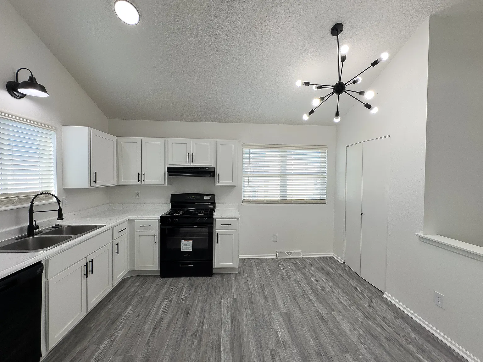Kingsridge East Apartments — Photo 2