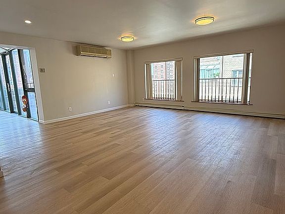 3rd image of 42-31 Colden St #F7a
