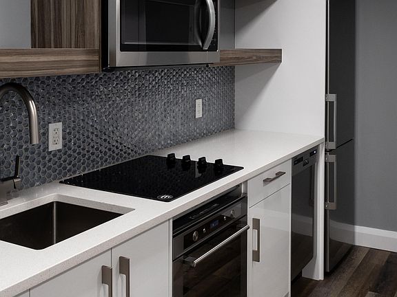 4th image of 534 Lisgar St #7