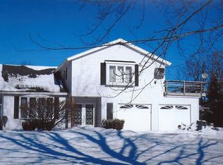 1047 N Quivey Hill Ln, Whitehall, NY 12887