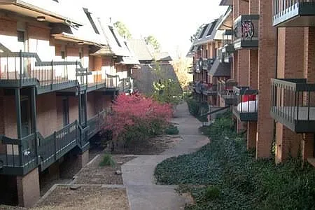 Varsity Townhouses - Student Housing — Photo 2