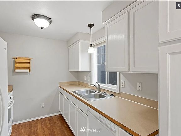 5th image of 6401 79th Pl NE