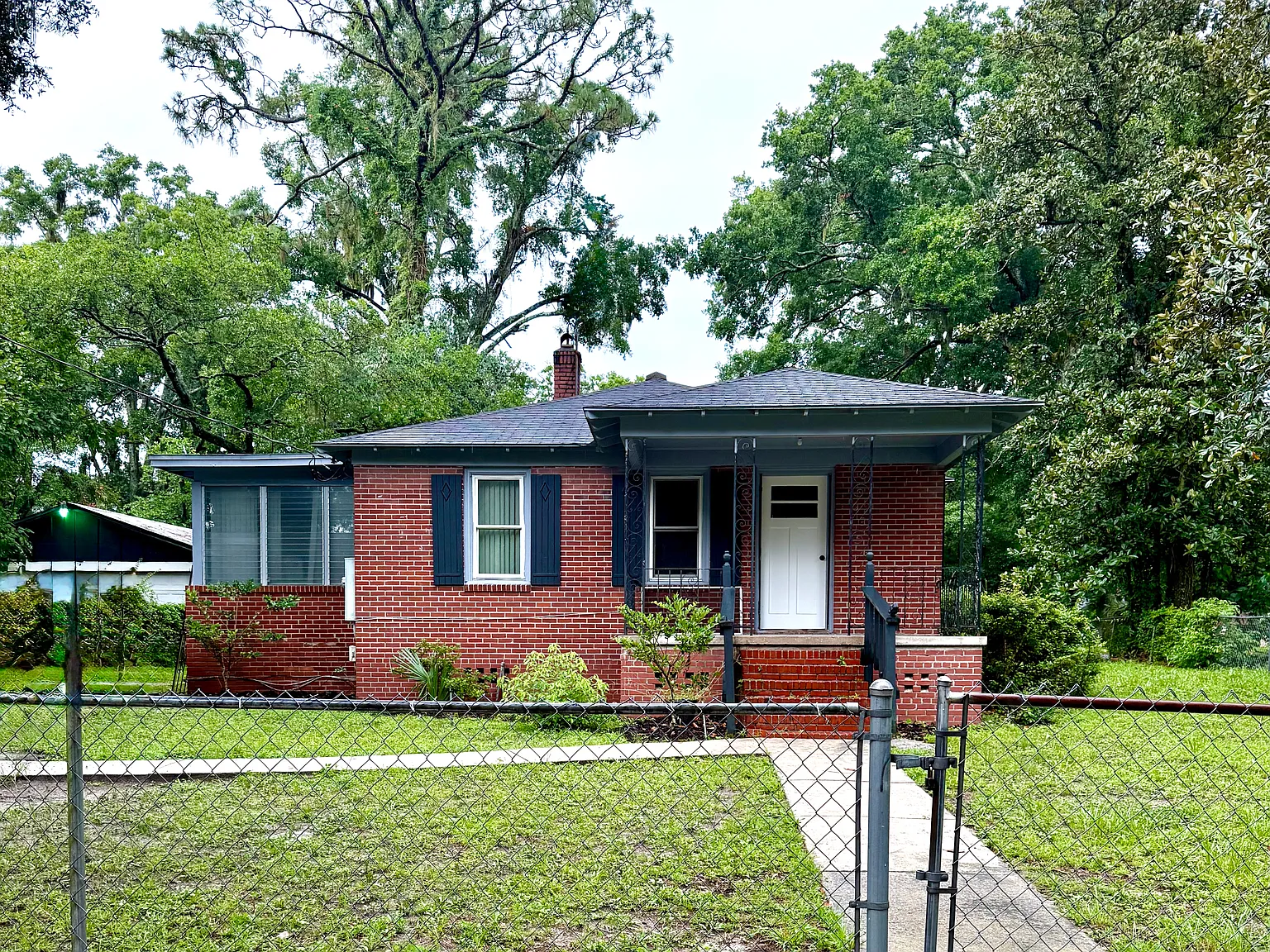 3 bed, 1155 sqft, $1,395 — Photo 1
