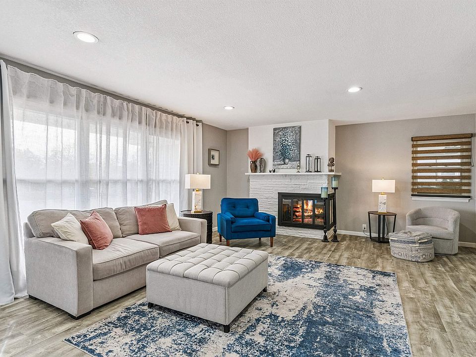 1st image of 2624 Manor St