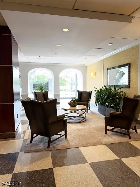 1 bed, 1.0 bath, $2,350 — Photo 2