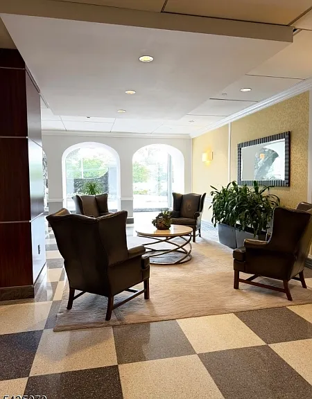2100 Linwood Ave #4P — Photo 2