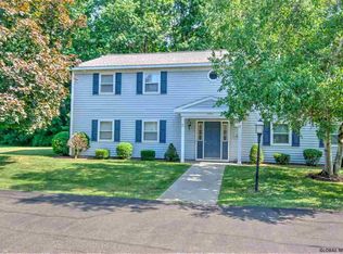 163 Cedarview Ln, Watervliet, NY 12189