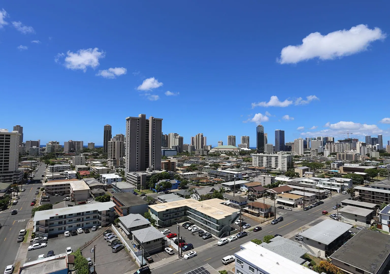 McCully Villa - 1 Bedroom plus Den, 1 Bathroom, 1 Parking - $1,850 — Photo 4
