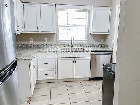 4th image of 1024 Hallwood Loop