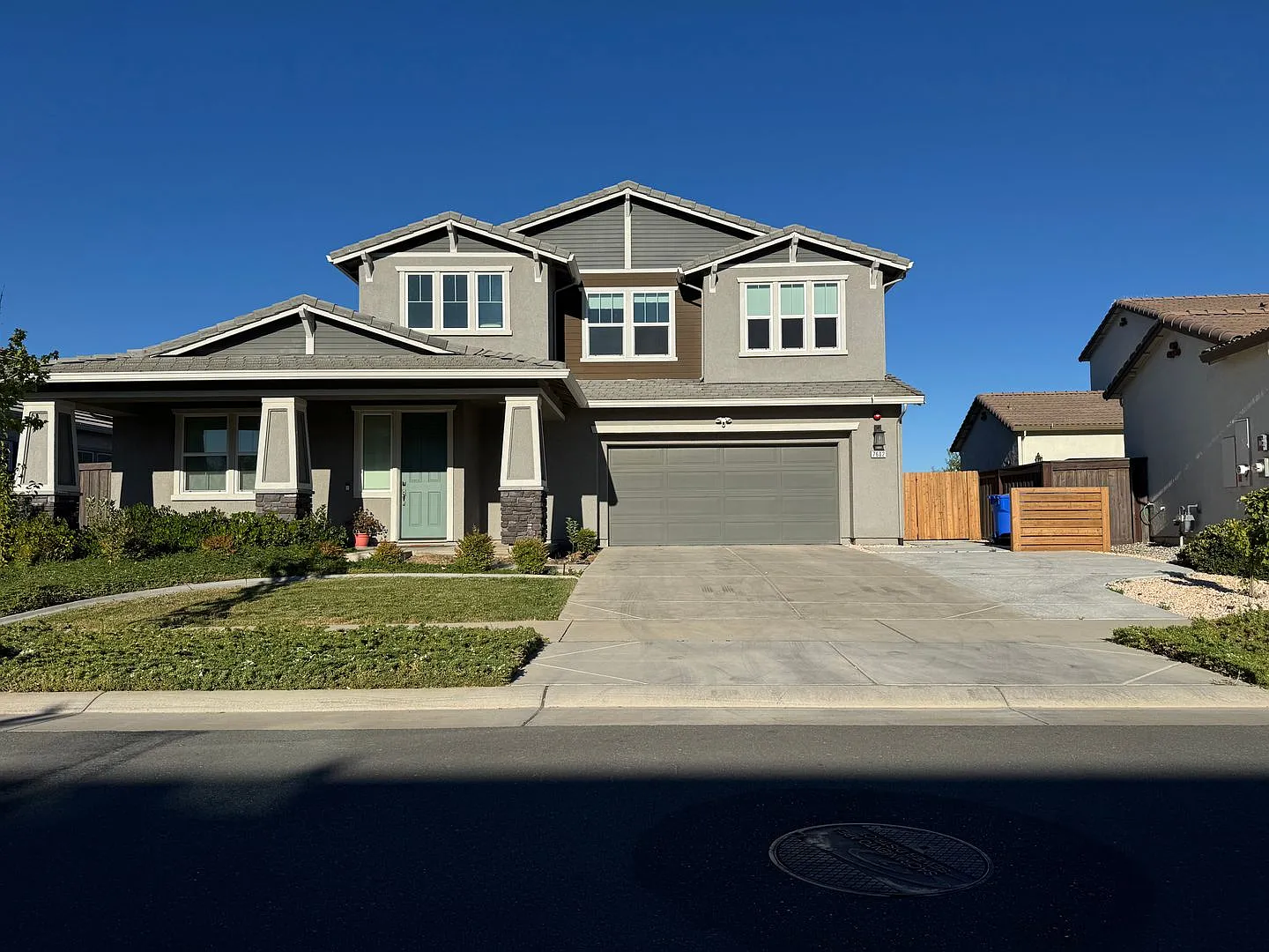 Beautiful 4 Bed 3 Bath 2 Story 2 Car Garage with Solar! — Photo 2