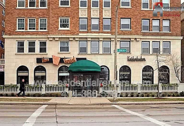 1028 E Juneau Ave #209 — Photo 20