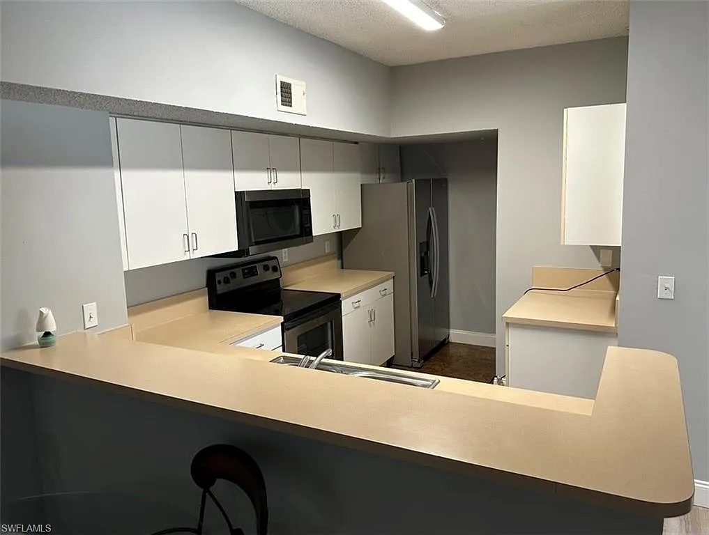 2 bed, 1.0 bath, 1033 sqft, $1,695 — Photo 3