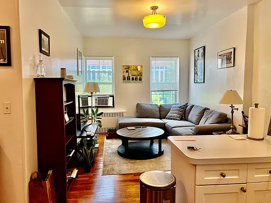 Rented by Bank Neary | media 9