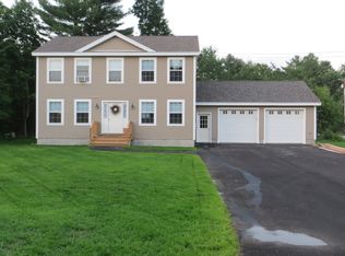 3 Goldfinch Dr, Windham, ME 04062