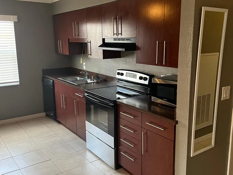 703 Michigan Ct #3 — Photo 12