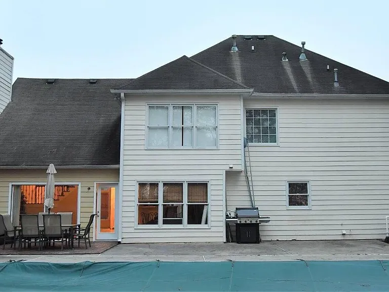 1121 Lauren Way NW — Photo 2