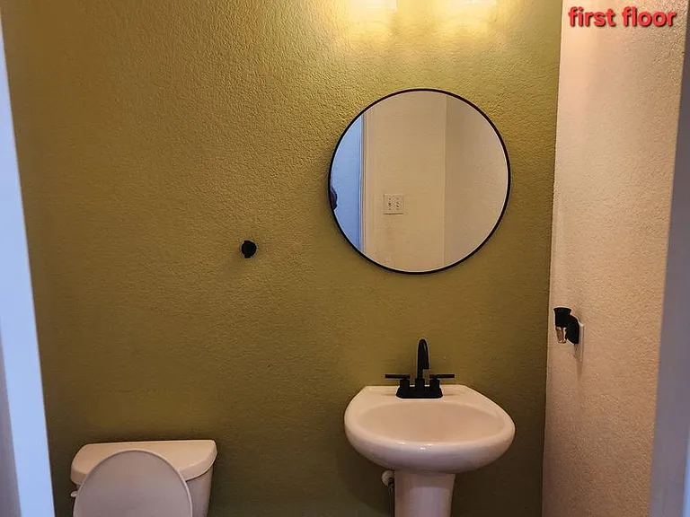 904 Garden Green Dr — Photo 9