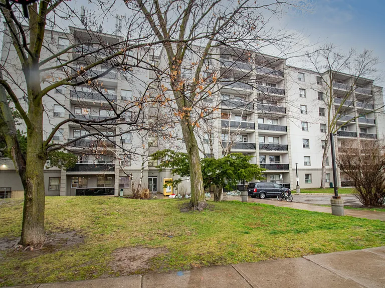 7471 Yonge St — Photo 15