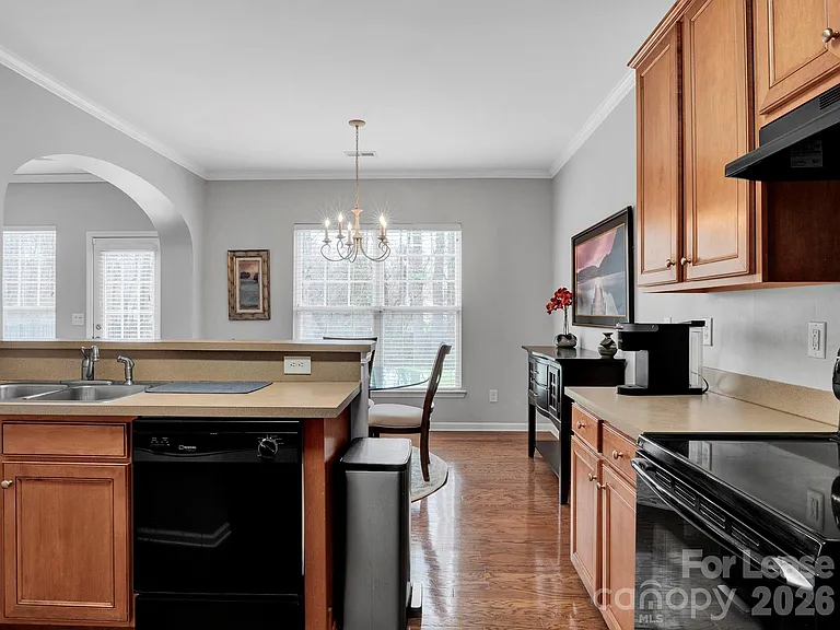 1401 Hammond Dr — Photo 14