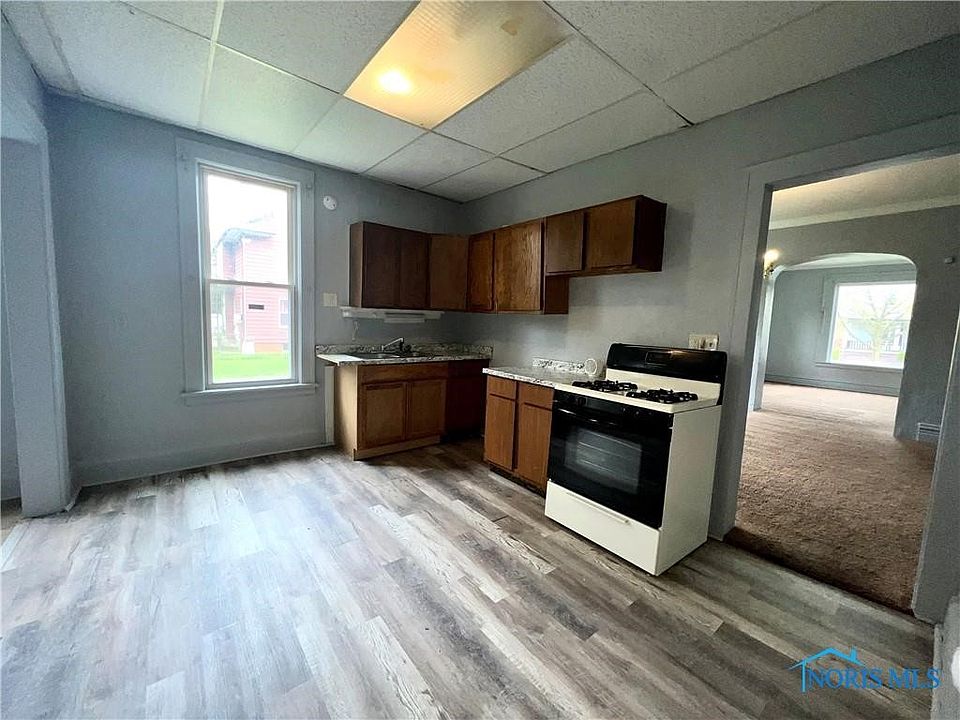 2353 Maplewood Ave Toledo, OH, 43620 Apartments for Rent Zillow