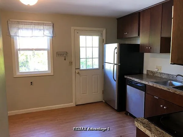 1300 Main St #B — Photo 3