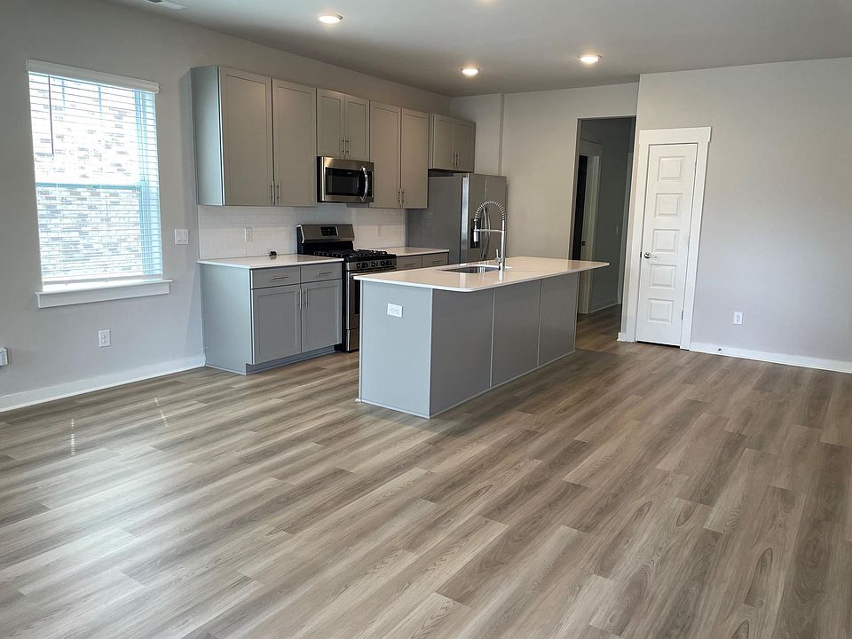 2nd image of 958 Westchester Cir