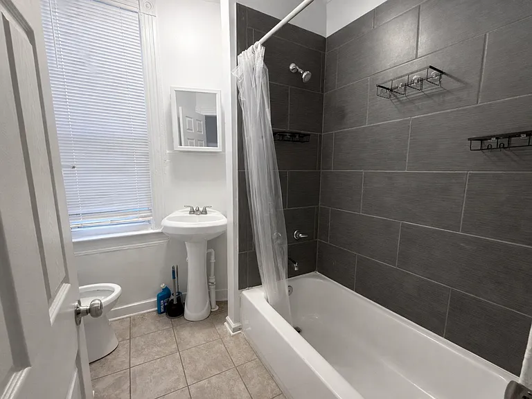 450 E Lorraine Ave — Photo 13