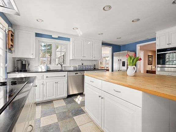 4th image of 6 Brewster Rd