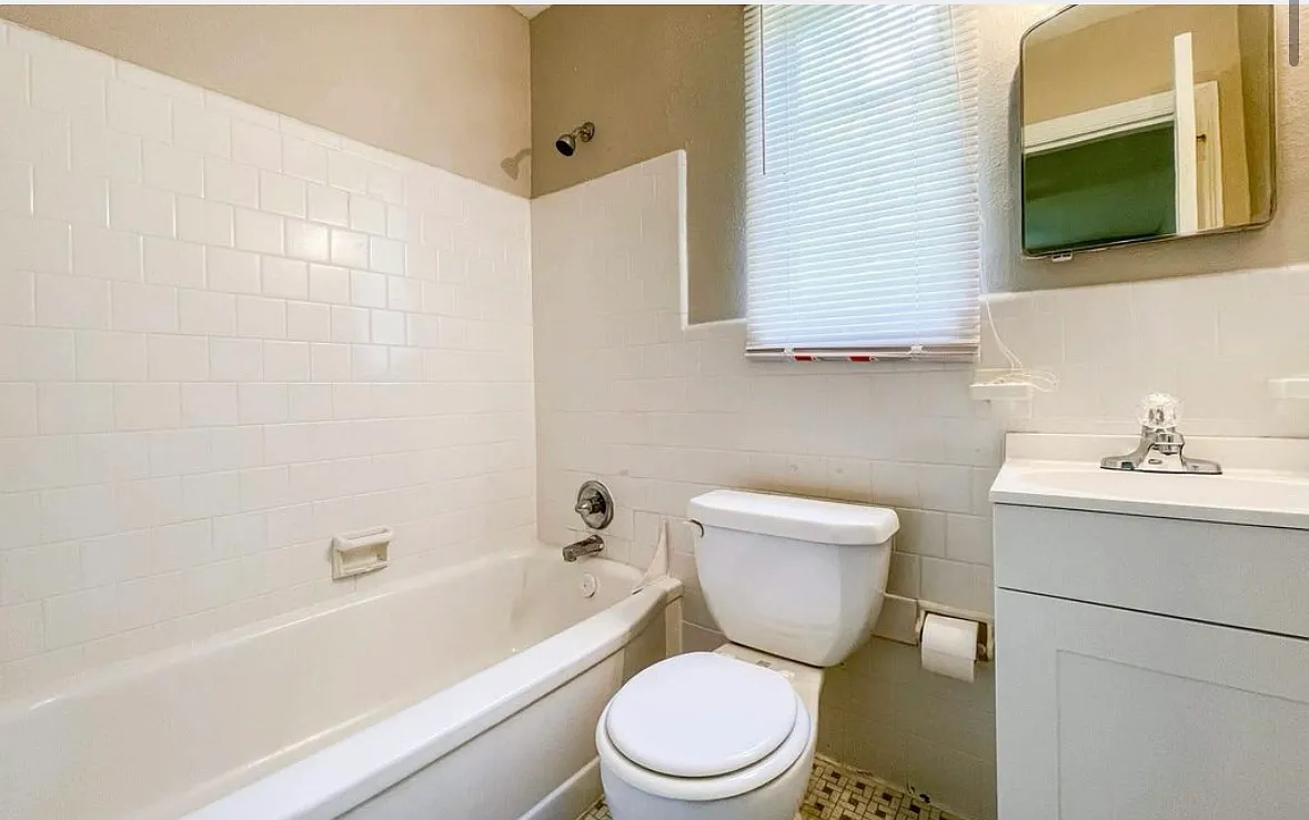 8 Rowland Ct — Photo 4